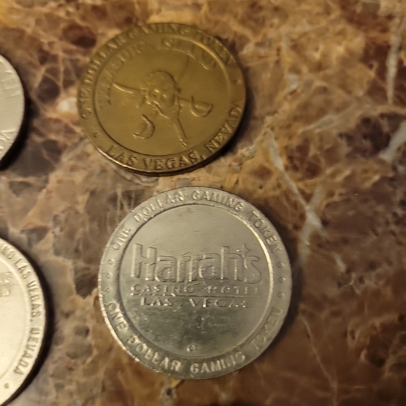 11 Vegas  gaming Tokens 79-92. - Picture 6 of 9